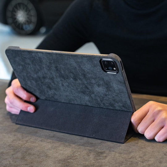 Alcantara iPad Pro 2020 (12.9 Zoll) Hülle – Space Grau